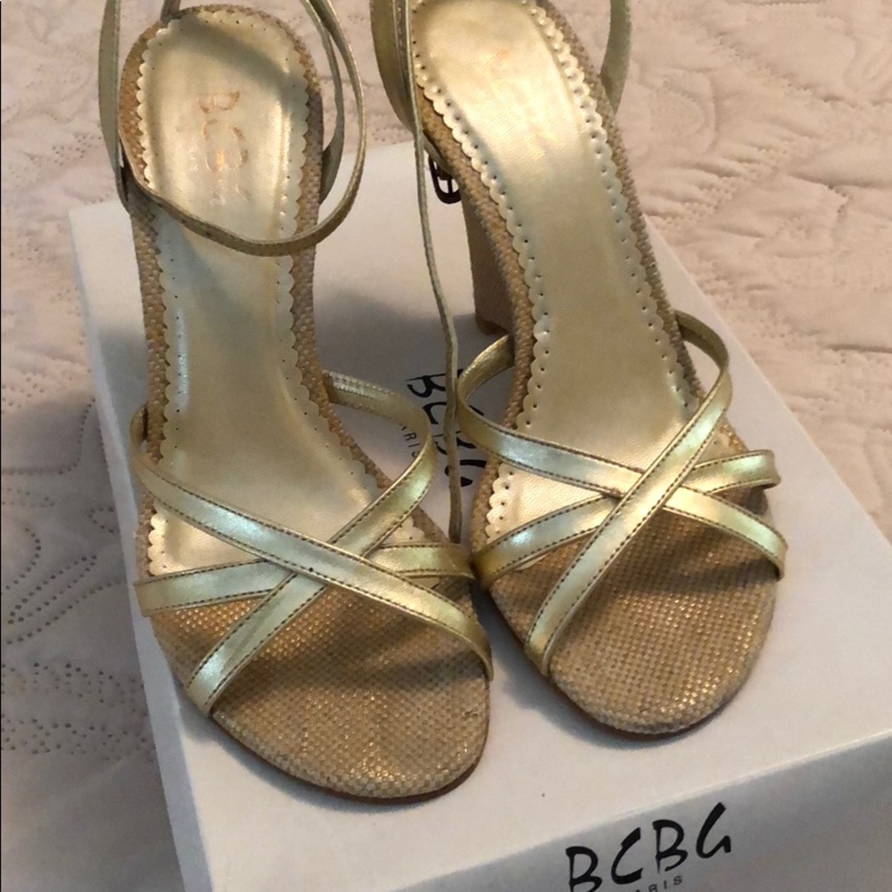 BCBG women’s wedges